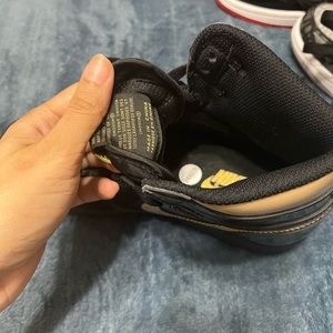 2020
Air Jordan 1 Retro High OG 'Black
Metallic Gold'